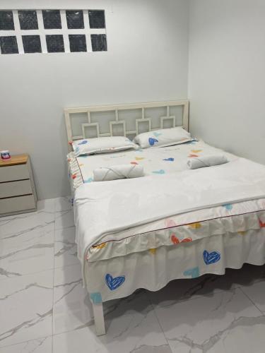 Postel nebo postele na pokoji v ubytování MaNel Guest House Hotel