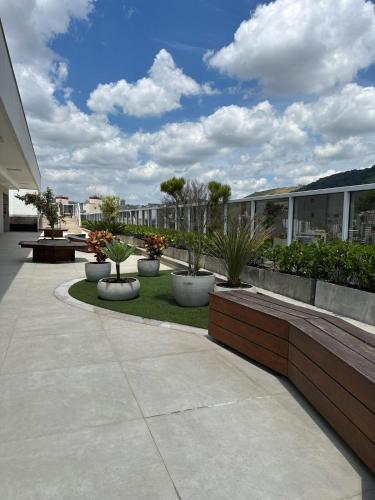 Κήπος έξω από το Studio com piscina e academia no Independência 915