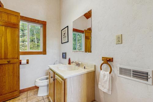 Ένα μπάνιο στο Mountainview Retreat