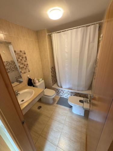 COZY MODERN 3 Bedroom Apartment