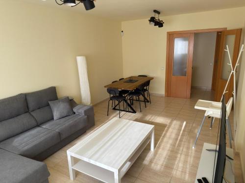 COZY MODERN 3 Bedroom Apartment
