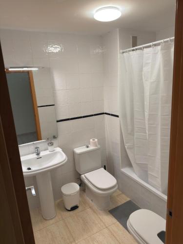 COZY MODERN 3 Bedroom Apartment