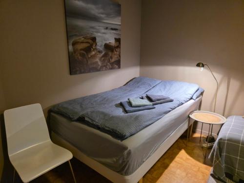 Postel nebo postele na pokoji v ubytování Rom sentralt i Sogndal