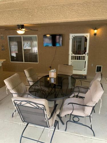 a room with a table and chairs in a room at Mesquite paradise in Mesquite