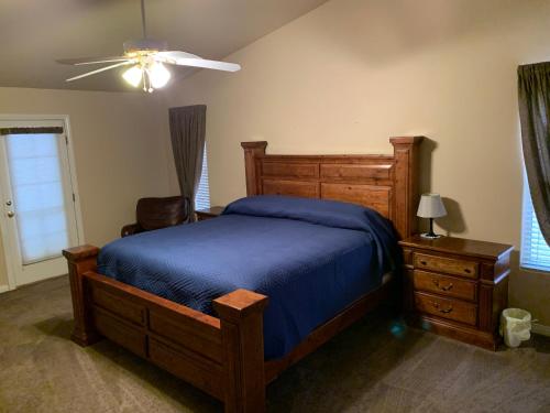a bedroom with a bed and a ceiling fan at Mesquite paradise in Mesquite
