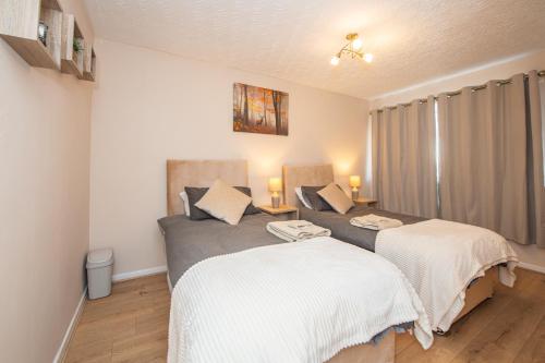 Postel nebo postele na pokoji v ubytování Swindon Home