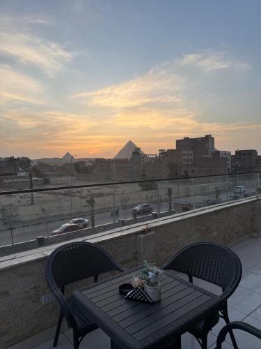 Cảnh núi rừng hoặc tầm nhìn ra núi từ khách sạn