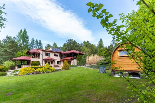a home with a large yard with a house at Willa Hamptons in Huta Podgórna