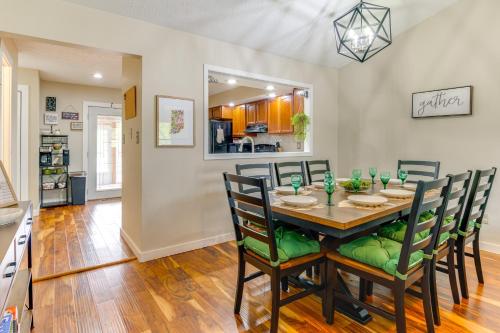 Η κουζίνα ή μικρή κουζίνα στο 14 Mi to Dtwn Indy Family Gem with Yard