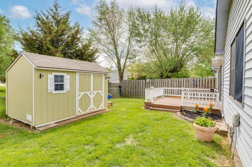 Κήπος έξω από το 14 Mi to Dtwn Indy Family Gem with Yard