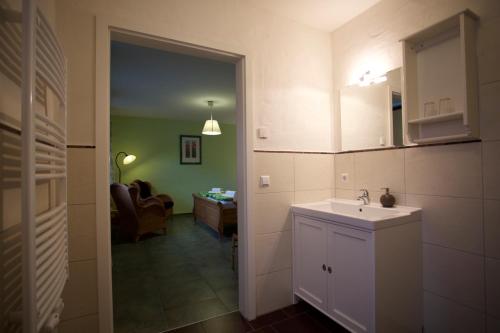 Ett badrum på Gästehaus Bohg