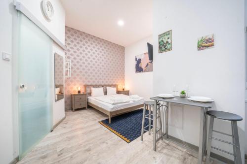 Peaceful Soho near New York Café Central w AC