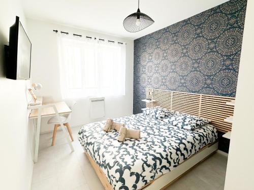 Postel nebo postele na pokoji v ubytování COLIVING - WIFI - TV - Proche TRAM - L'ESCALE PARTAGEE
