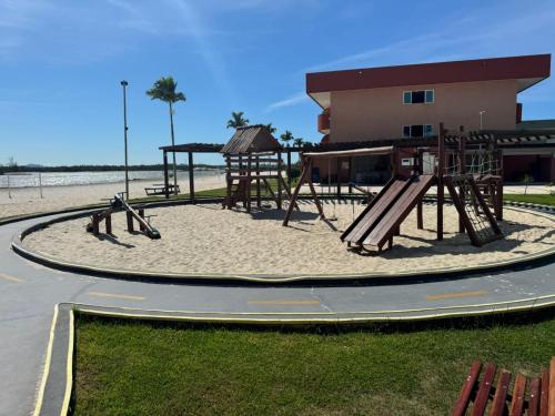 Ο χώρος παιχνιδιού για παιδιά στο Golden Lake Condominio