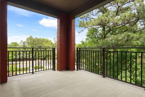 Balkón nebo terasa v ubytování Luxurious King 3BR Suitein North Raleigh!
