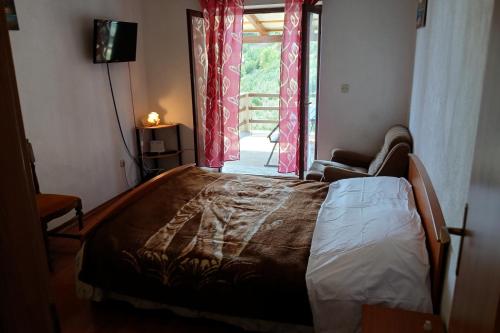 Ένα ή περισσότερα κρεβάτια σε δωμάτιο στο Seaside secluded apartments Cove Torac, Hvar - 24462
