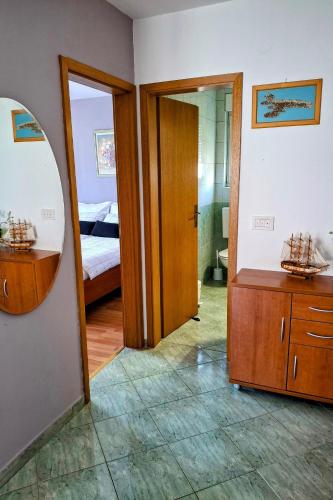 Apartments with parking space Palit, Rab - 24465