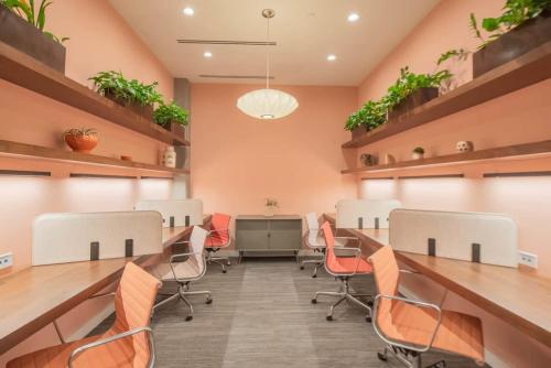 a conference room with a long table and chairs at Cozy 1BD - Pool, Gym, Parking, W-D - Sleeps 4 in Tempe