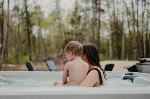 a young boy and girl sitting in a bathtub at Nature & lake access Tremblant in Saint-Rémi-dʼAmherst