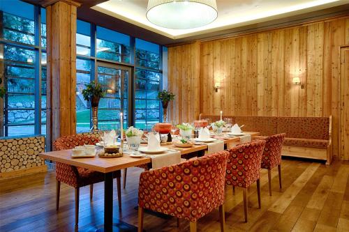 Εστιατόριο ή άλλο μέρος για φαγητό στο Kempinski Hotel Das Tirol