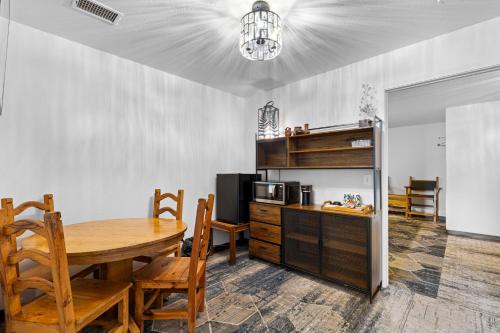 Dapur atau dapur kecil di Sixty-six Slumber