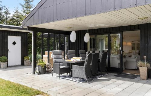 Χώρος καθιστικού στο Luxurious Home In Hals With Wifi