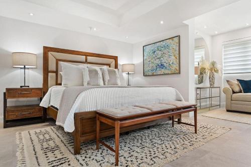 Ένα ή περισσότερα κρεβάτια σε δωμάτιο στο Beachfront Luxury 1BR-Ocean Villas
