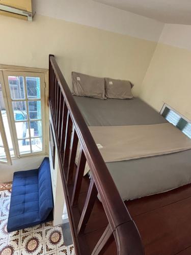 Postel nebo postele na pokoji v ubytování cozy townhouse in the central of Hanoi !