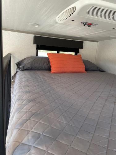 Tiny Home Lodge near Zion and Bryce National Parks Hot Tub Coyote Moon