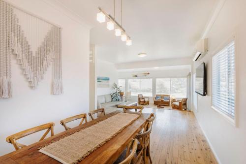 Khu vực ghế ngồi tại Argyle Beach House - Coastal Style, 130m to beach,