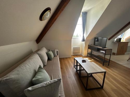 T2 rénové avec piscine chauffée proche Thermes, parking et WIFI - FR-1-541-164