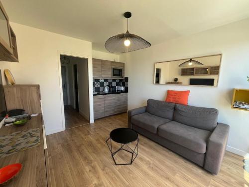 Photo de la galerie de l'établissement Studio à Sète avec vue mer, climatisation et parking privé - FR-1-338-617, à Sète