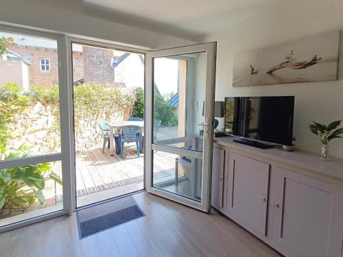 Photo de la galerie de l'établissement Maison 5 pers avec terrasse et vue mer à Perros-Guirec - FR-1-368-461, à Perros-Guirec
