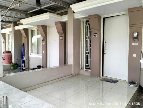 Gambar di galeri bagi Guest House Makassar Beach di Palukangang