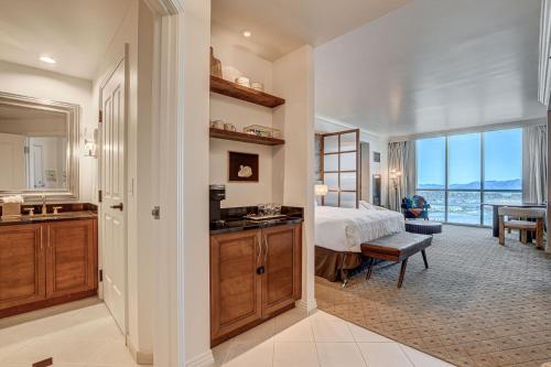 Dapur atau dapur kecil di Amber Crest at The MGM Signature Tower 3