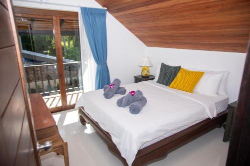 Postel nebo postele na pokoji v ubytování Baan Mangon 2 bedroom villa with plunge pool