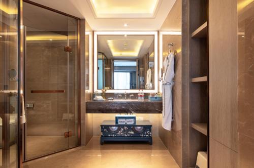 Ένα μπάνιο στο Kunming Huiyue Wyndham Hotel