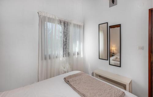 Ένα ή περισσότερα κρεβάτια σε δωμάτιο στο Two-Bedroom Holiday Home In Trosmarija