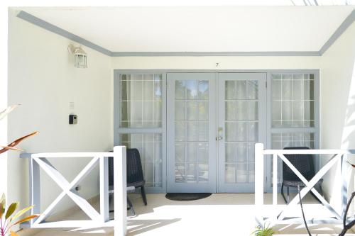 Φωτογραφία από το άλμπουμ του Sunset Lane Apartment Hotel σε Saint James