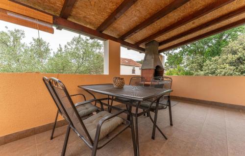 2 Bedroom Beautiful Apartment In Biograd Na Moru