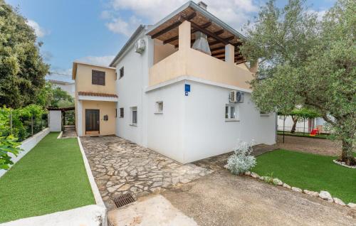 2 Bedroom Beautiful Apartment In Biograd Na Moru