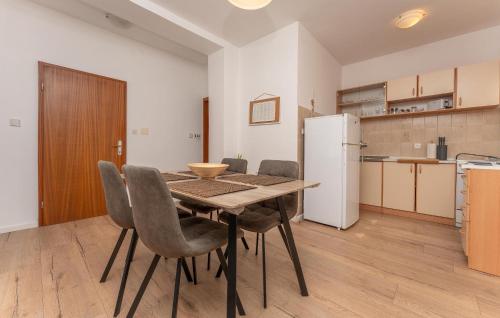 Awesome Apartment In Biograd Na Moru With Wifi