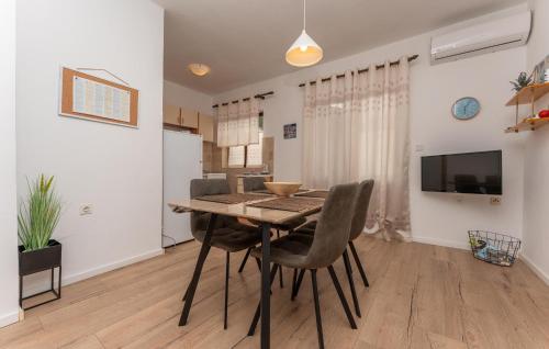 Awesome Apartment In Biograd Na Moru With Wifi