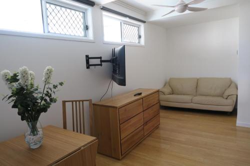 a living room with a tv and a couch at St Caths Anchorage in Brisbane