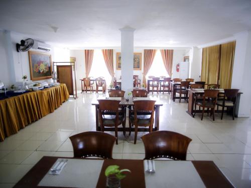 Restaurace v ubytování Hotel Bukit Serelo