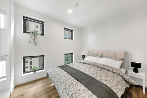 Katil atau katil-katil dalam bilik di 2Brm Private APT in Southbank with Views
