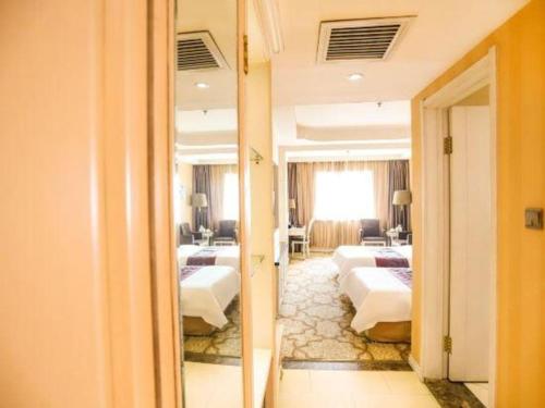 Katil atau katil-katil dalam bilik di Changchun Global Hotel