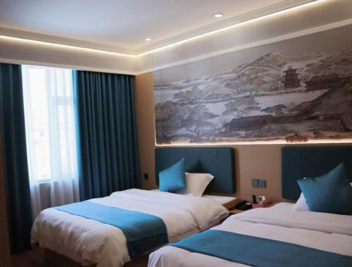 Postel nebo postele na pokoji v ubytování Jintone Hotel Beiliu Yongan Branch