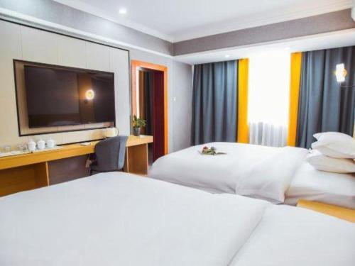 Postel nebo postele na pokoji v ubytování Jintone Hotel Beiliu Yongan Branch