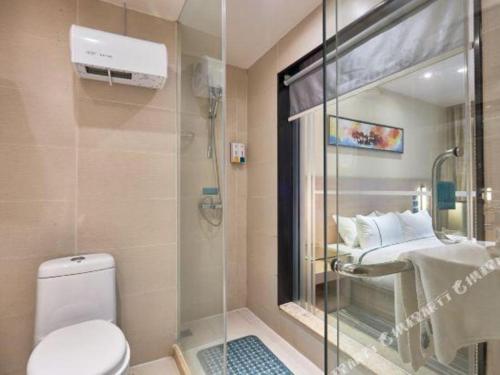 a bathroom with a toilet and a shower at City Comfort Inn Liuzhou Baisha Bus Station Shengli Barbecue City in Liuzhou